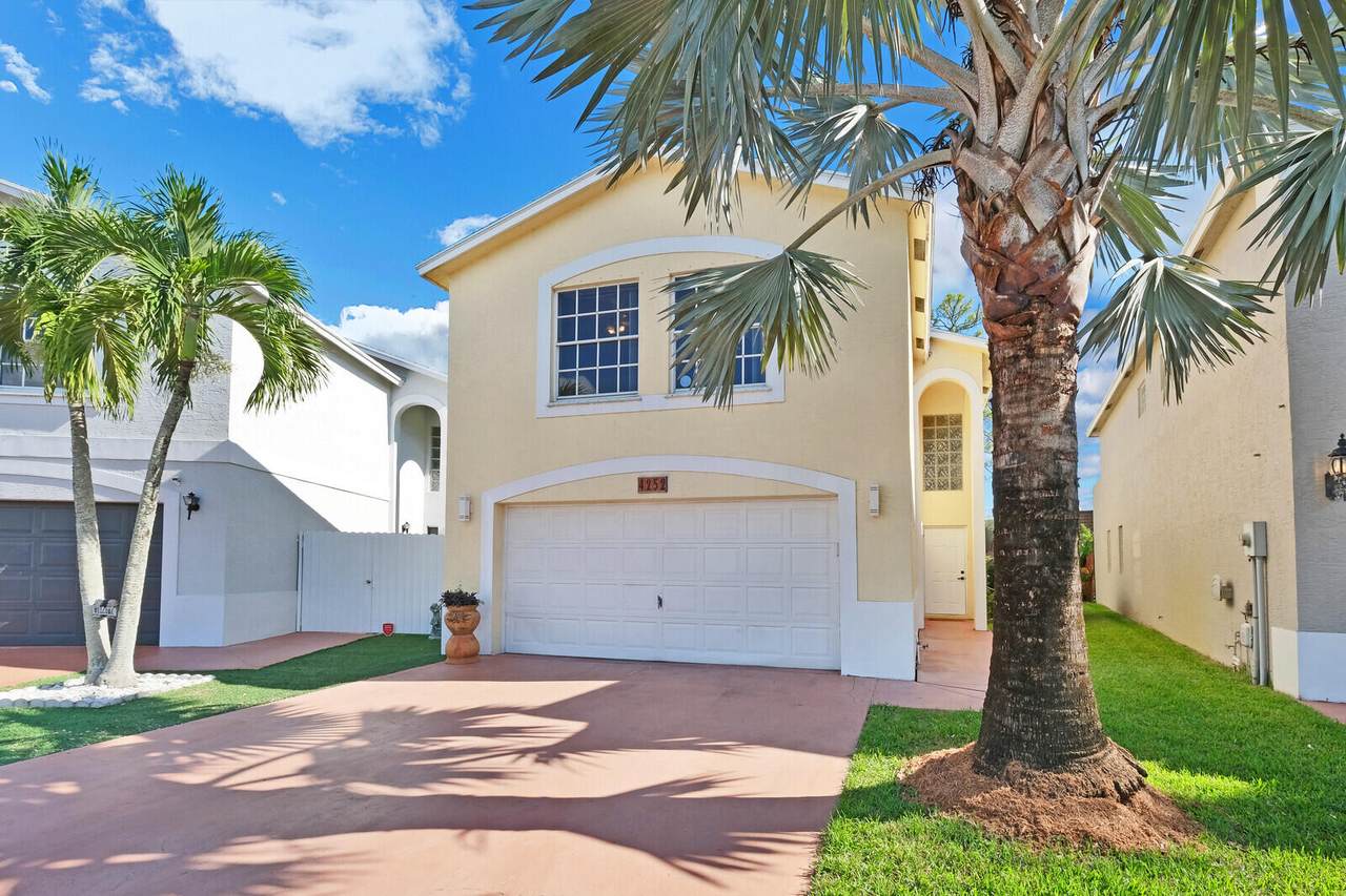 4252 Pine Hollow Circle - Photo 1