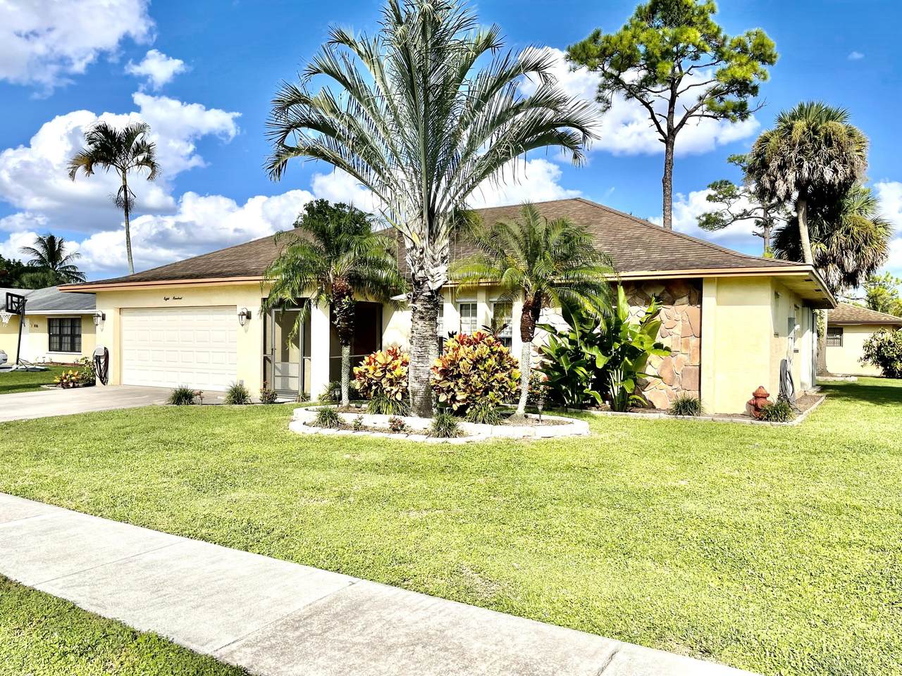800 Ryanwood Drive - Photo 1