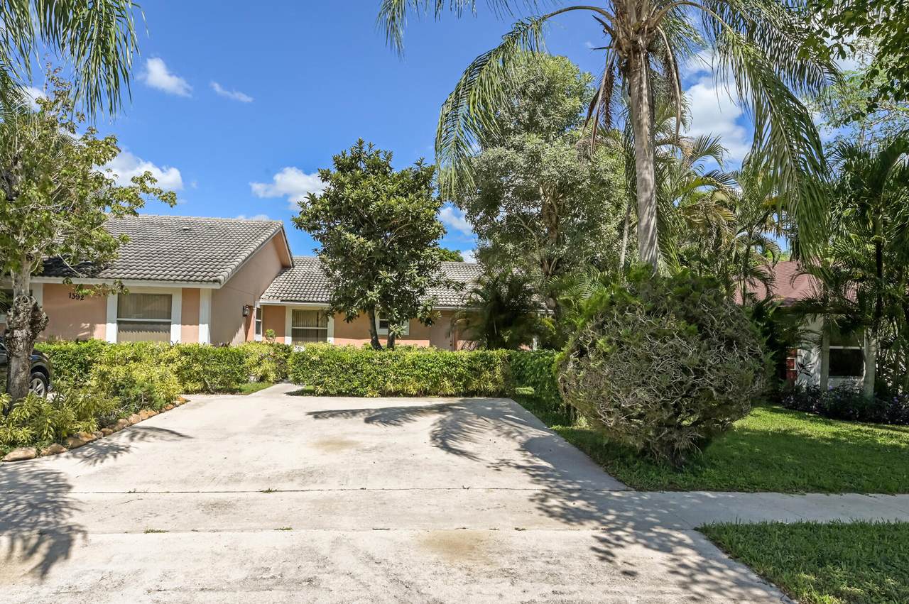 1392 Riverside Circle - Photo 1