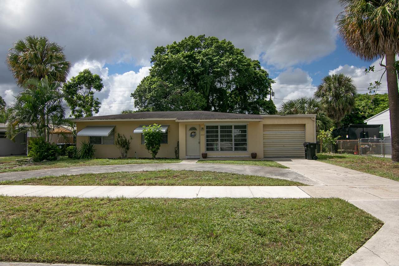 1007 Snowden Drive - Photo 1