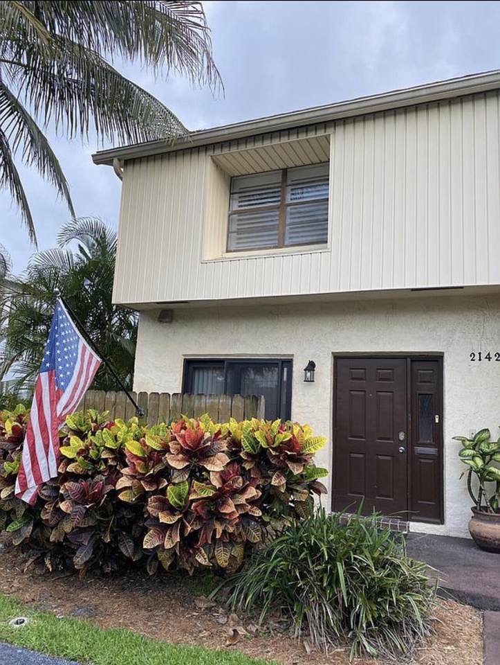 2142 44 Street - Photo 1