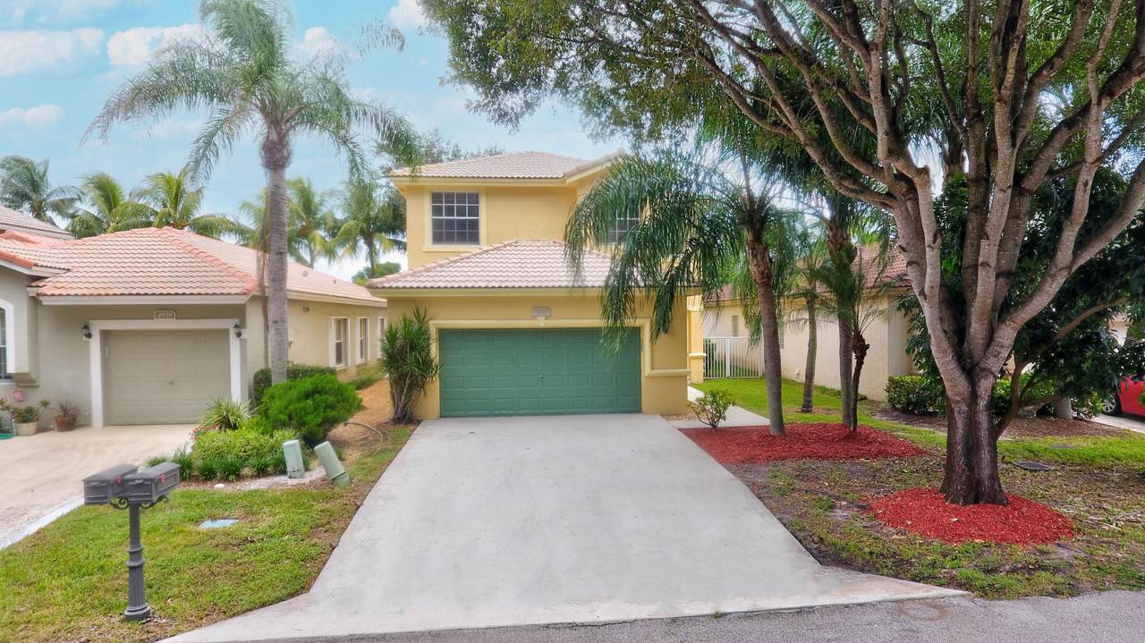 4935 Pelican Street - Photo 1