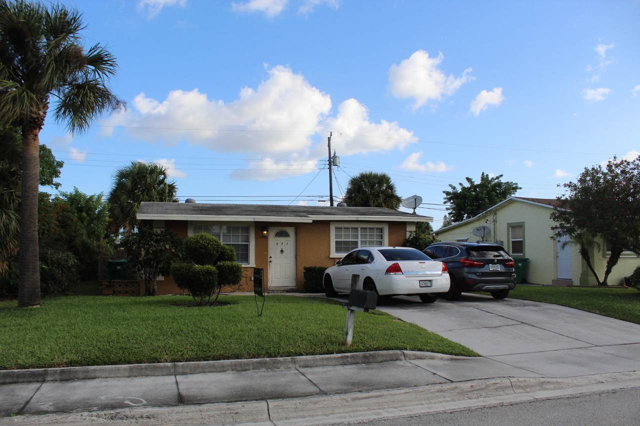 942 2nd Street - Photo 1