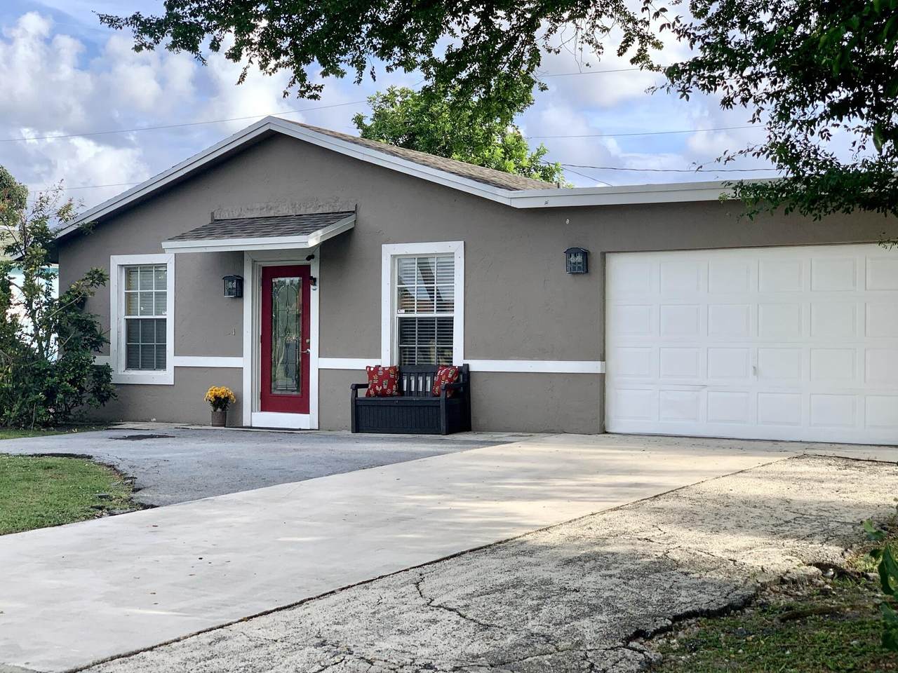3668 Quentin Avenue - Photo 1