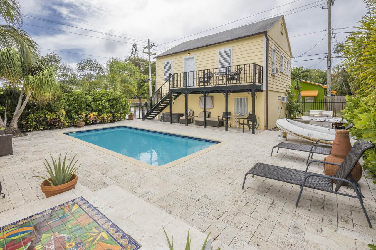 801 Federal Highway - Photo 1