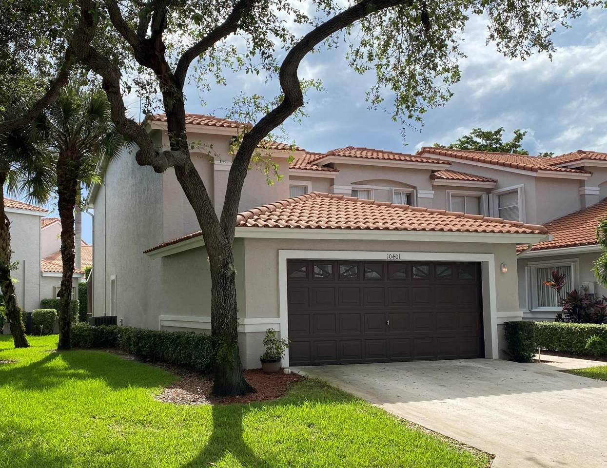 10401 Lake Vista Circle - Photo 1
