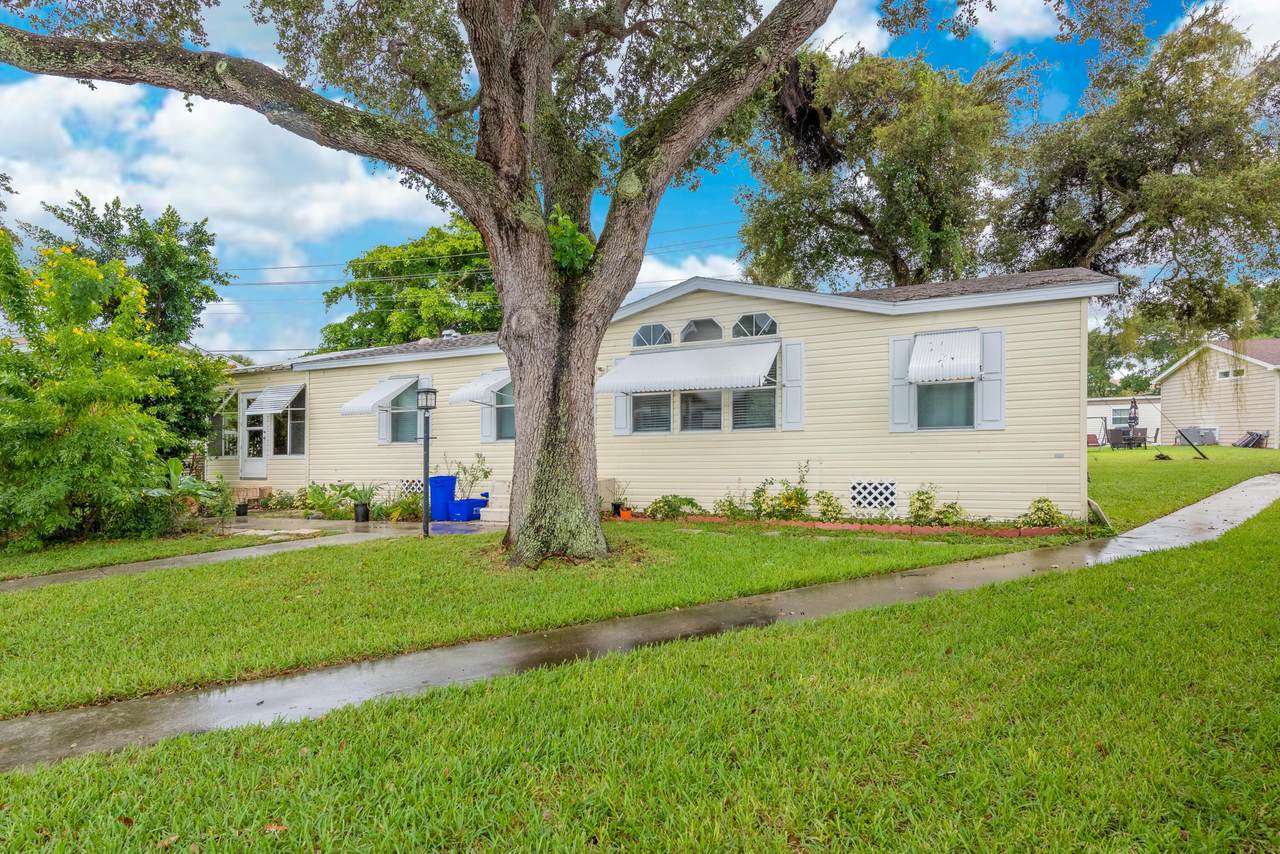 2555 Pga Boulevard - Photo 1