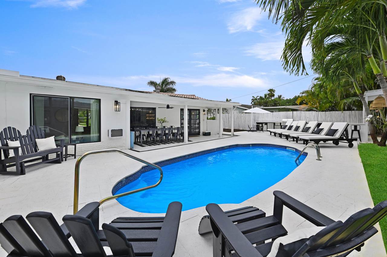 711 27th Way - Photo 1