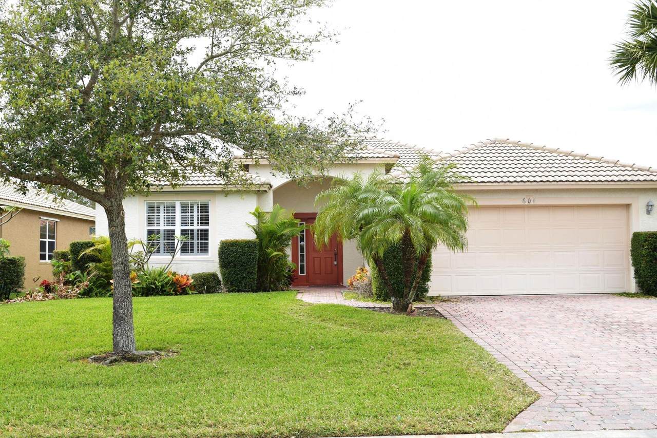 601 Waverly Circle - Photo 1