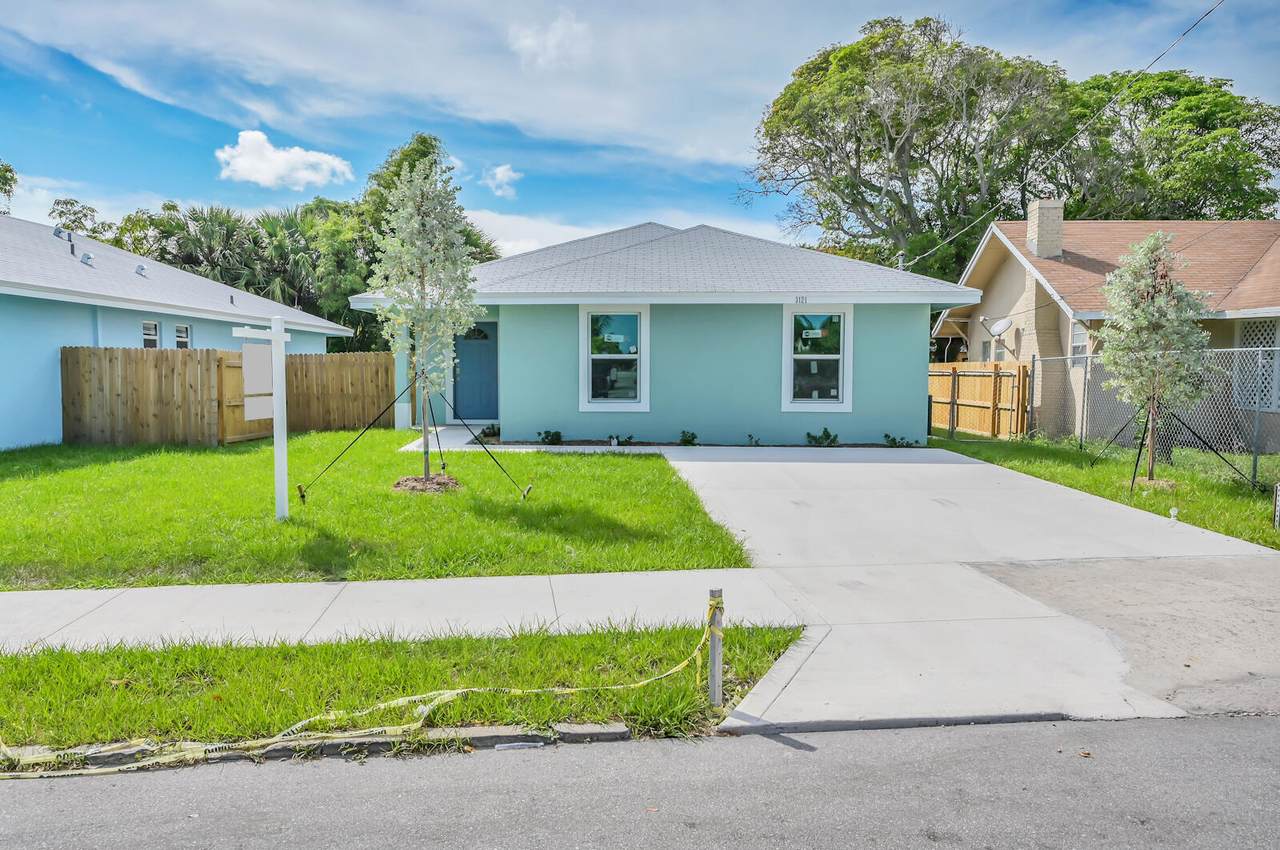 3121 Pinewood Avenue - Photo 1