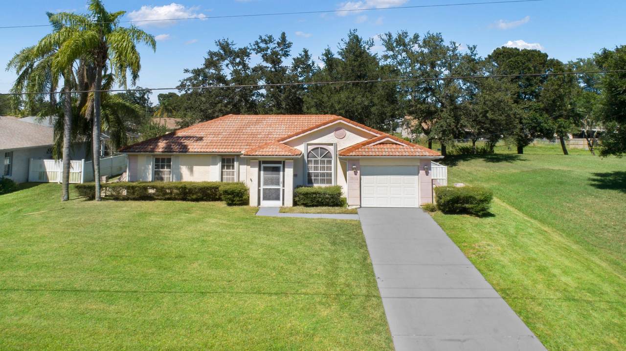 1333 Gastador Avenue - Photo 1