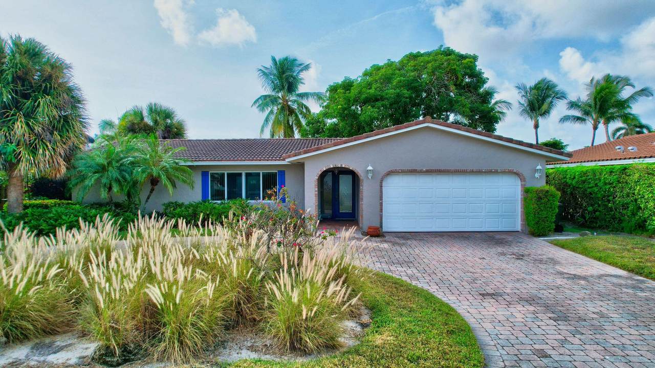 924 Banyan Drive - Photo 1
