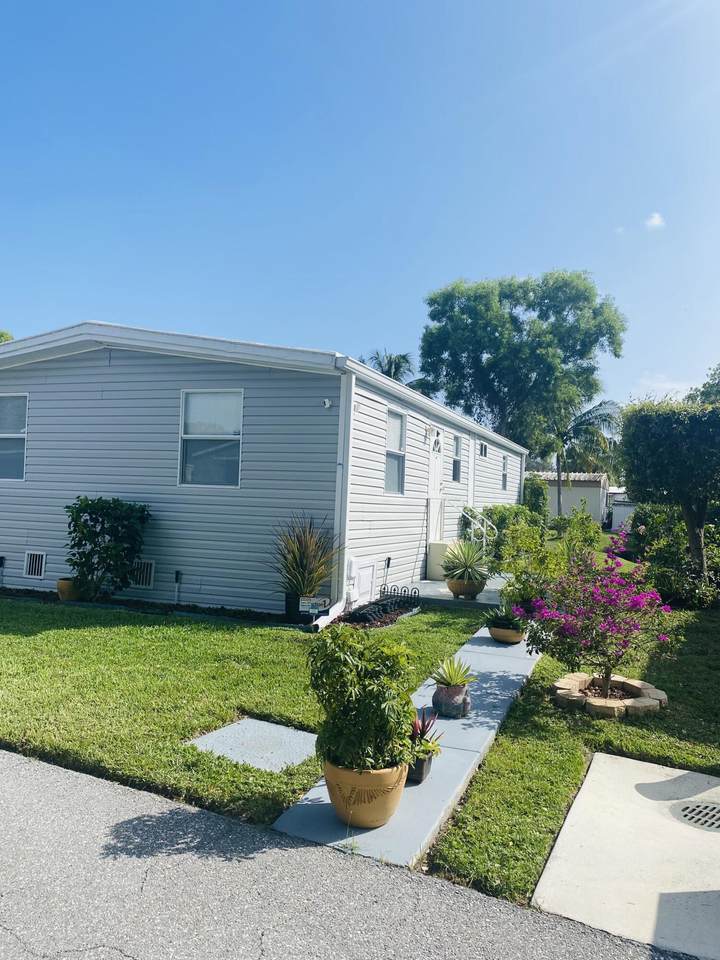 2555 Pga Boulevard - Photo 1
