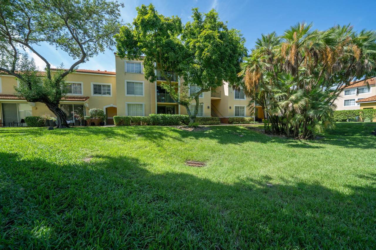 107 Yacht Club Way - Photo 1