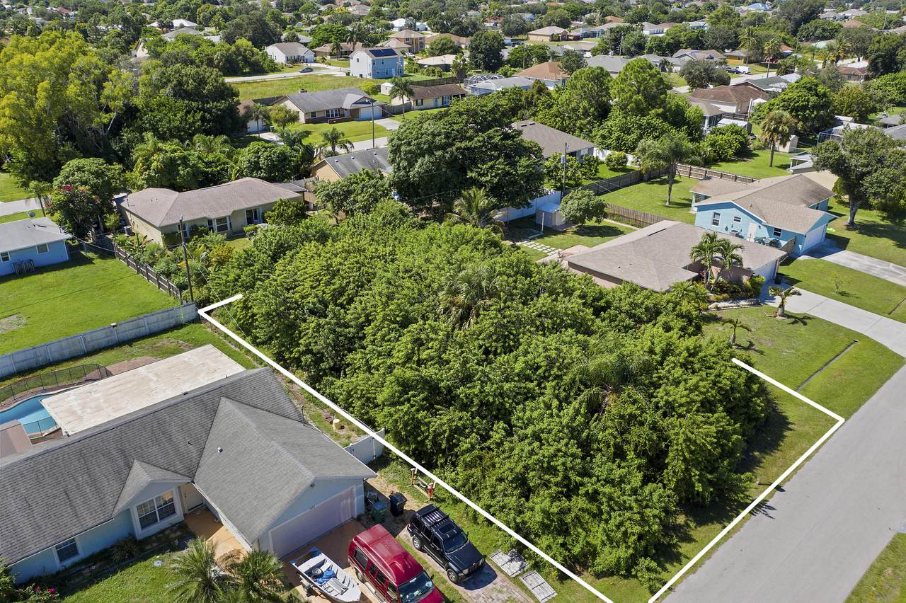 1850 Mcallister Lane - Photo 1