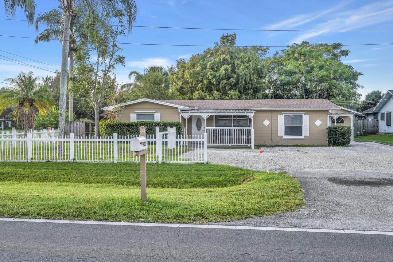 901 Weatherbee W Road - Photo 1