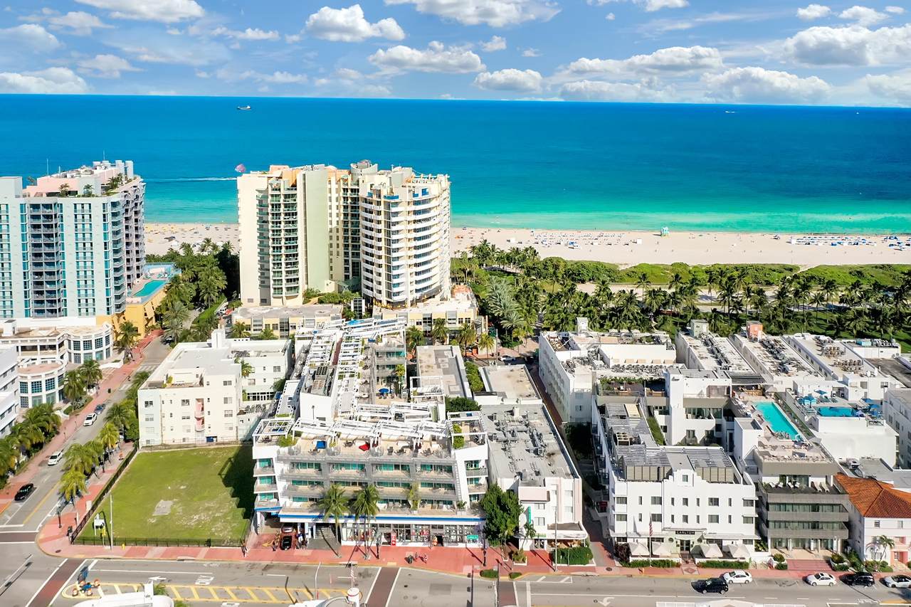 1437 Collins Avenue - Photo 1