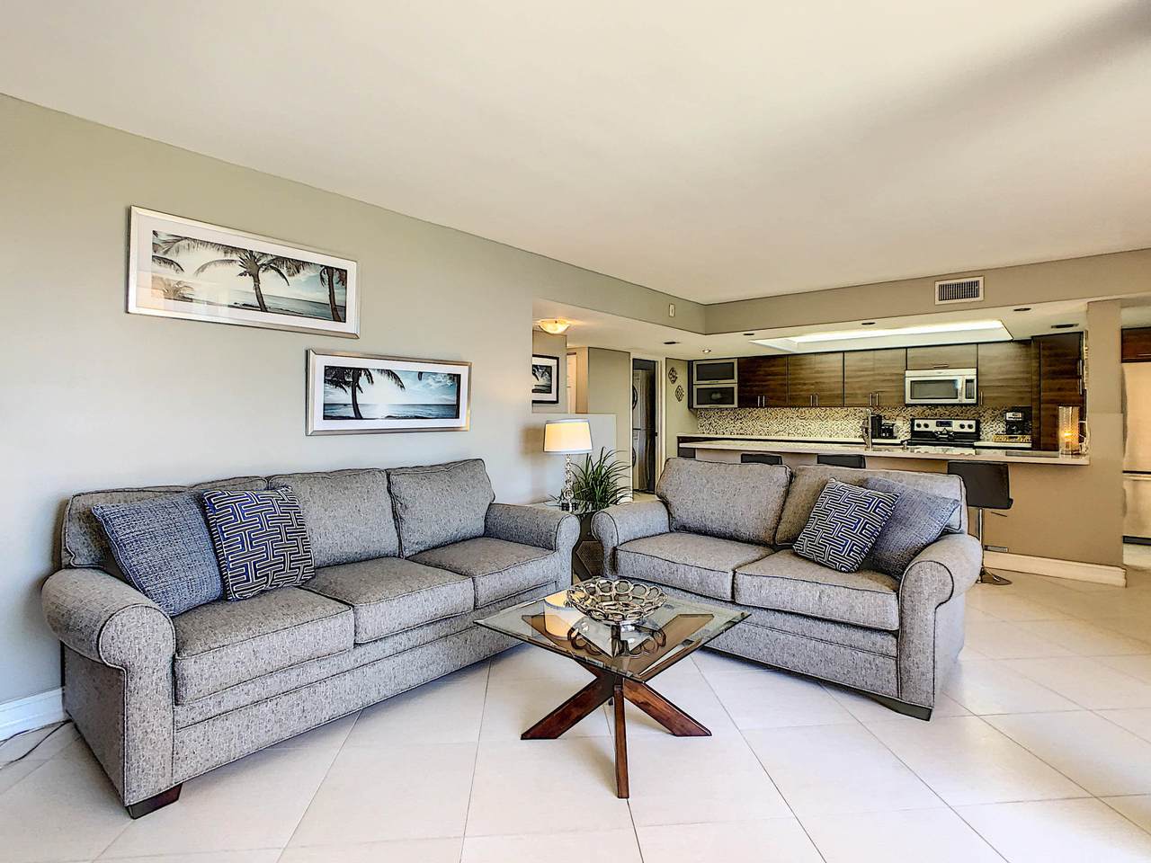 2455 Lindell 3203 Boulevard - Photo 1