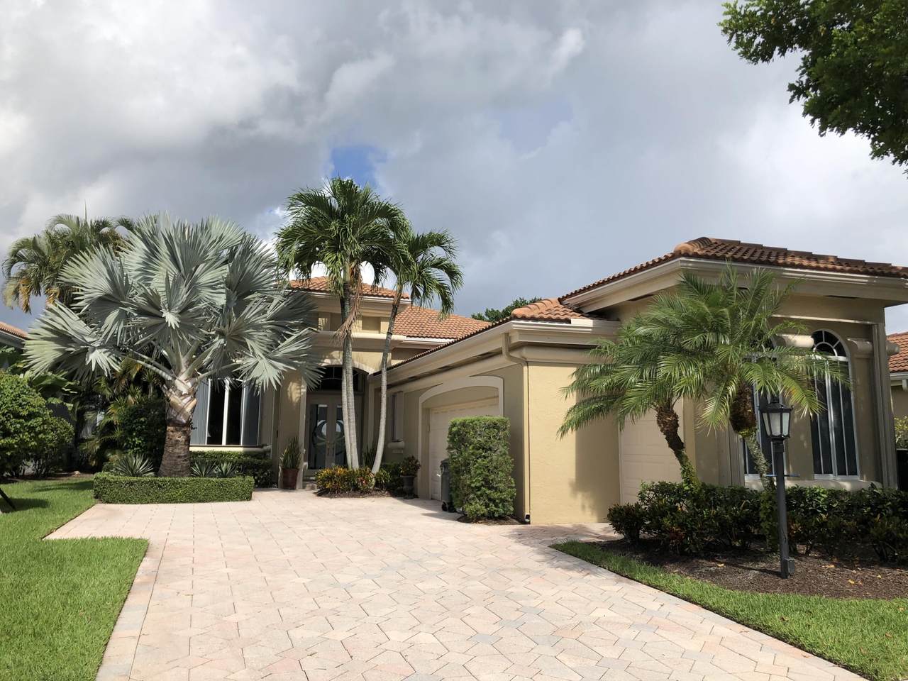 261 Isle Way - Photo 1