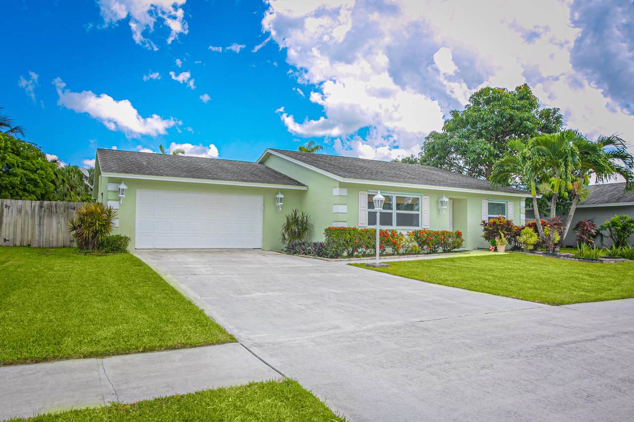 131 Martin Circle - Photo 1
