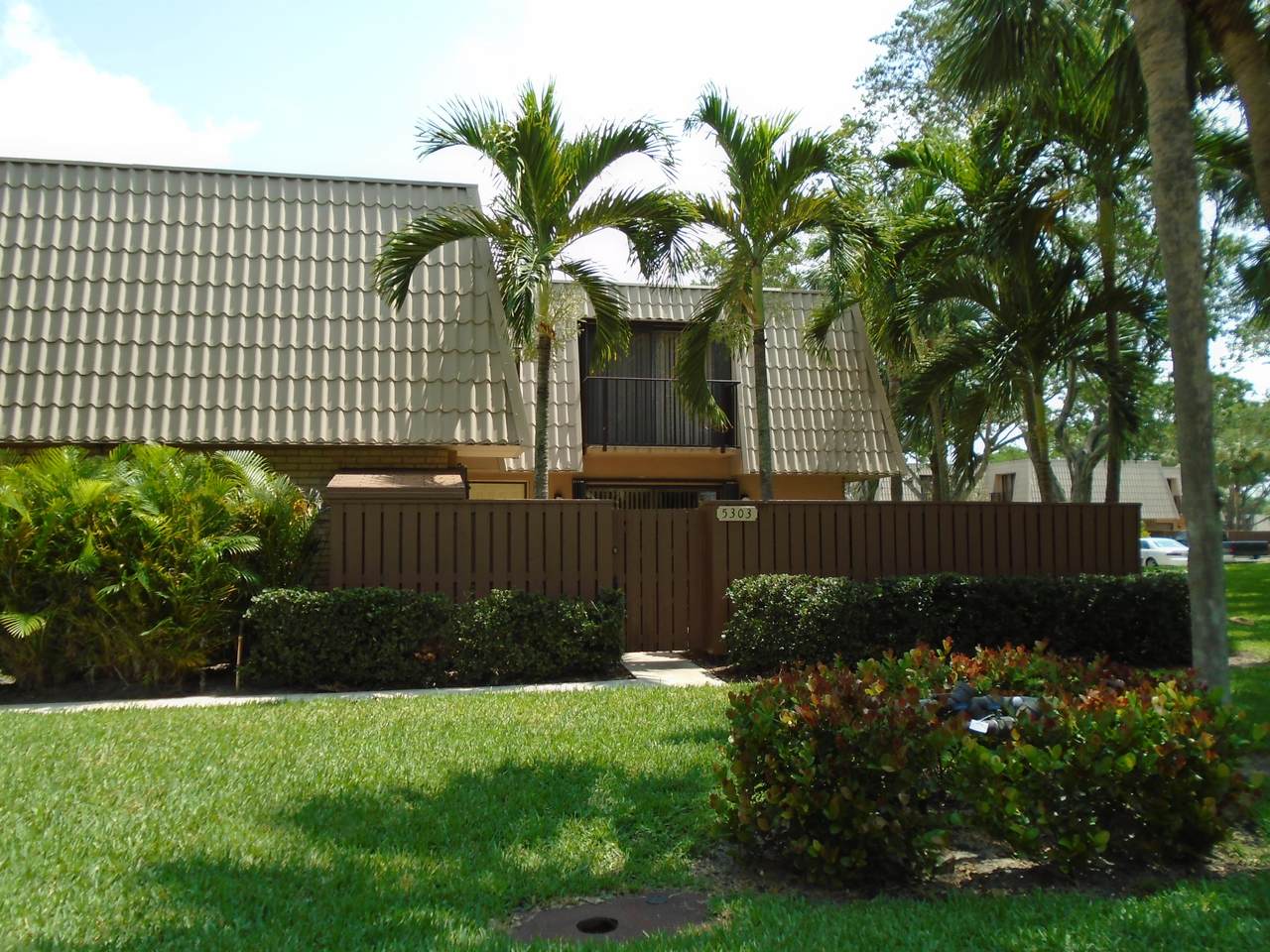 5303 53rd Way - Photo 1