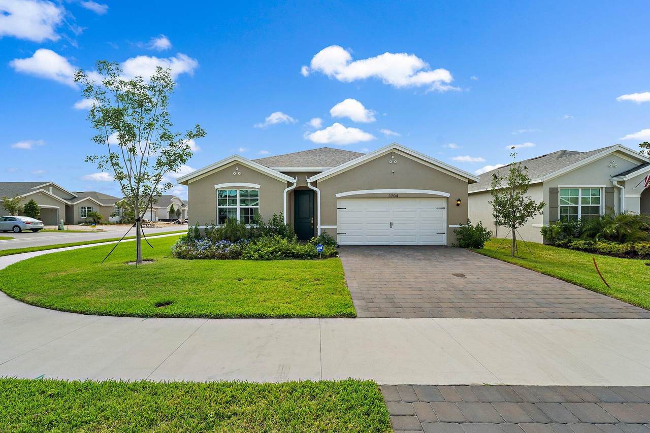 1704 White Pine Terrace - Photo 1