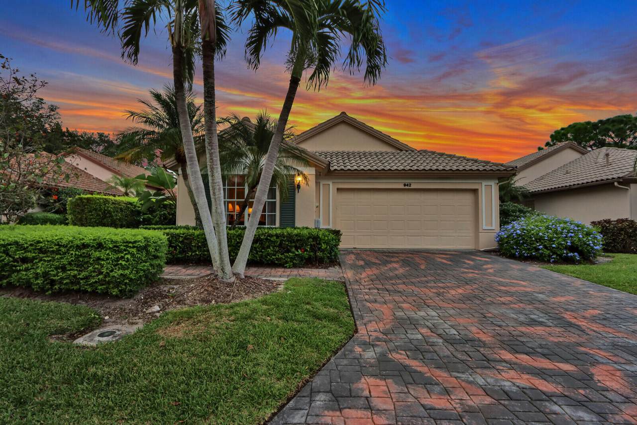 942 Augusta Pointe Drive - Photo 1