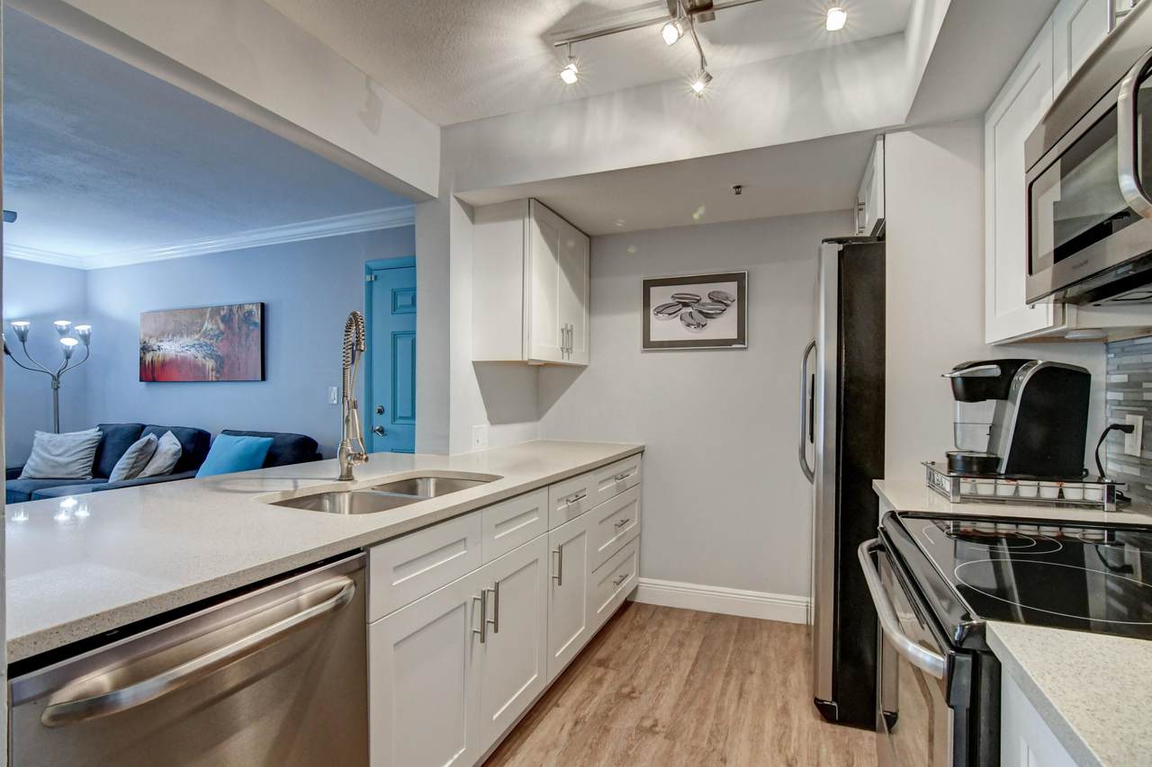 157 Yacht Club Way - Photo 1