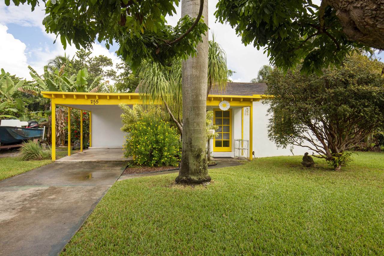 255 15th Street - Photo 1