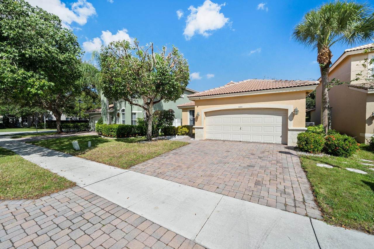 1211 Magnolia Circle - Photo 1