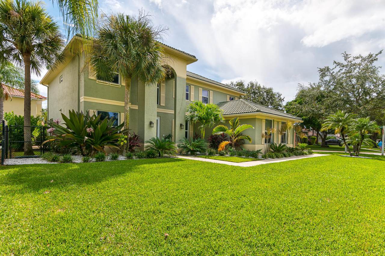1039 Egret Circle - Photo 1