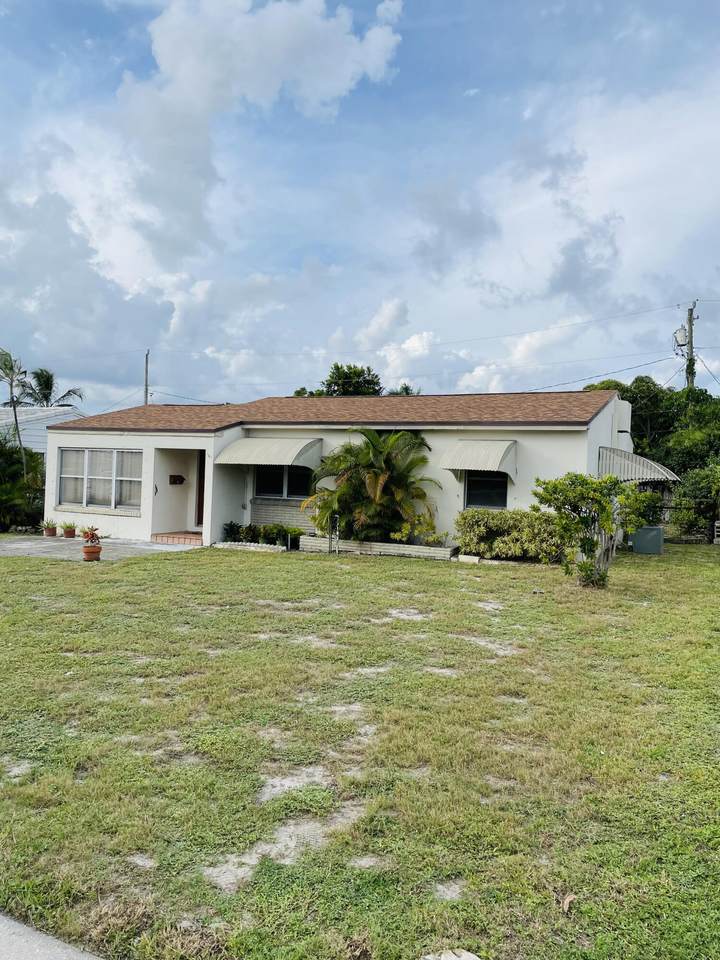 823 El Prado - Photo 1