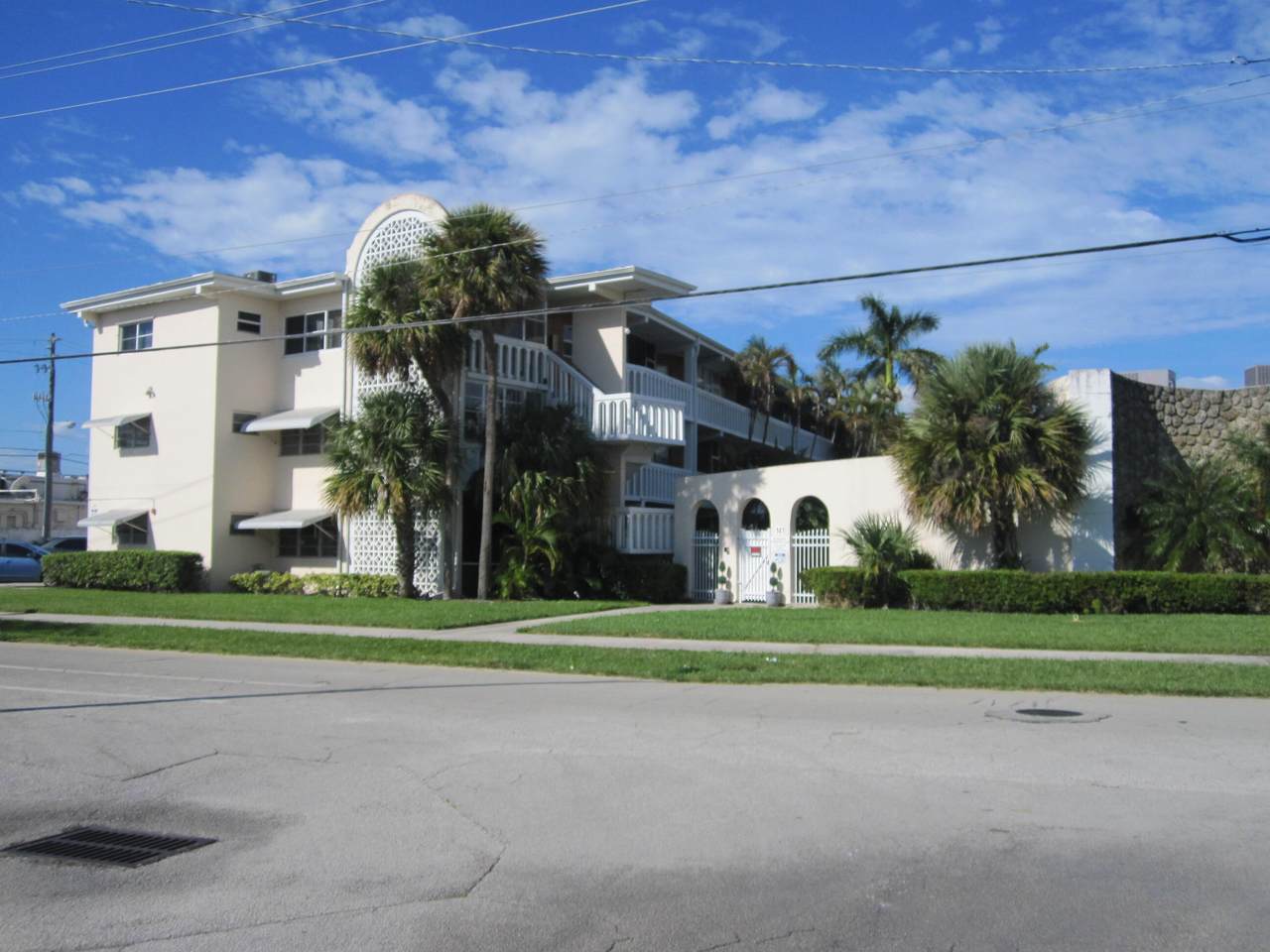 141 10 Avenue - Photo 1