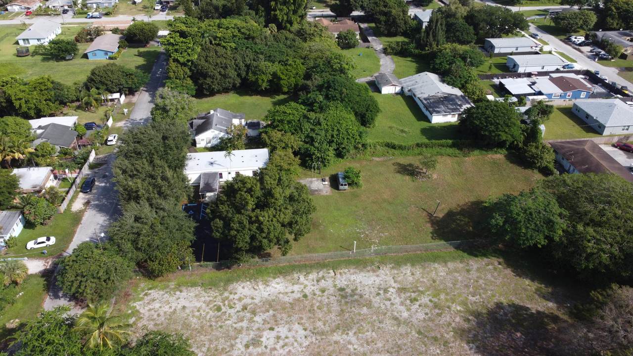 2660 19 Avenue - Photo 1