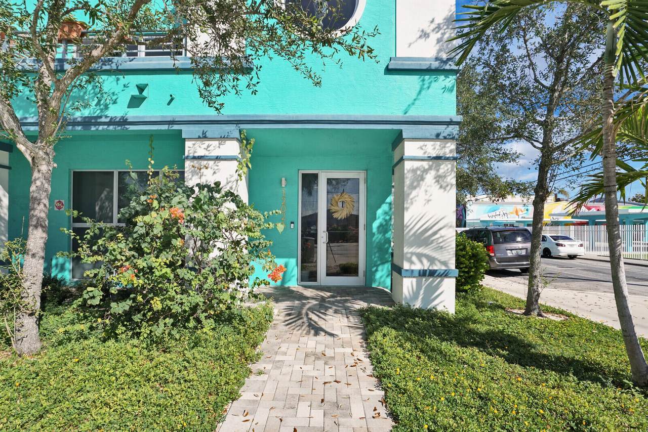 1202 Lake Avenue - Photo 1