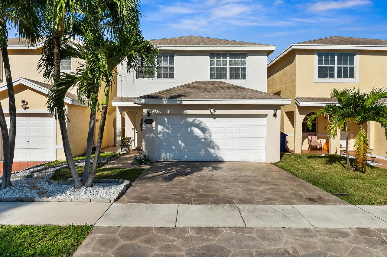 4049 Eastridge Circle - Photo 1