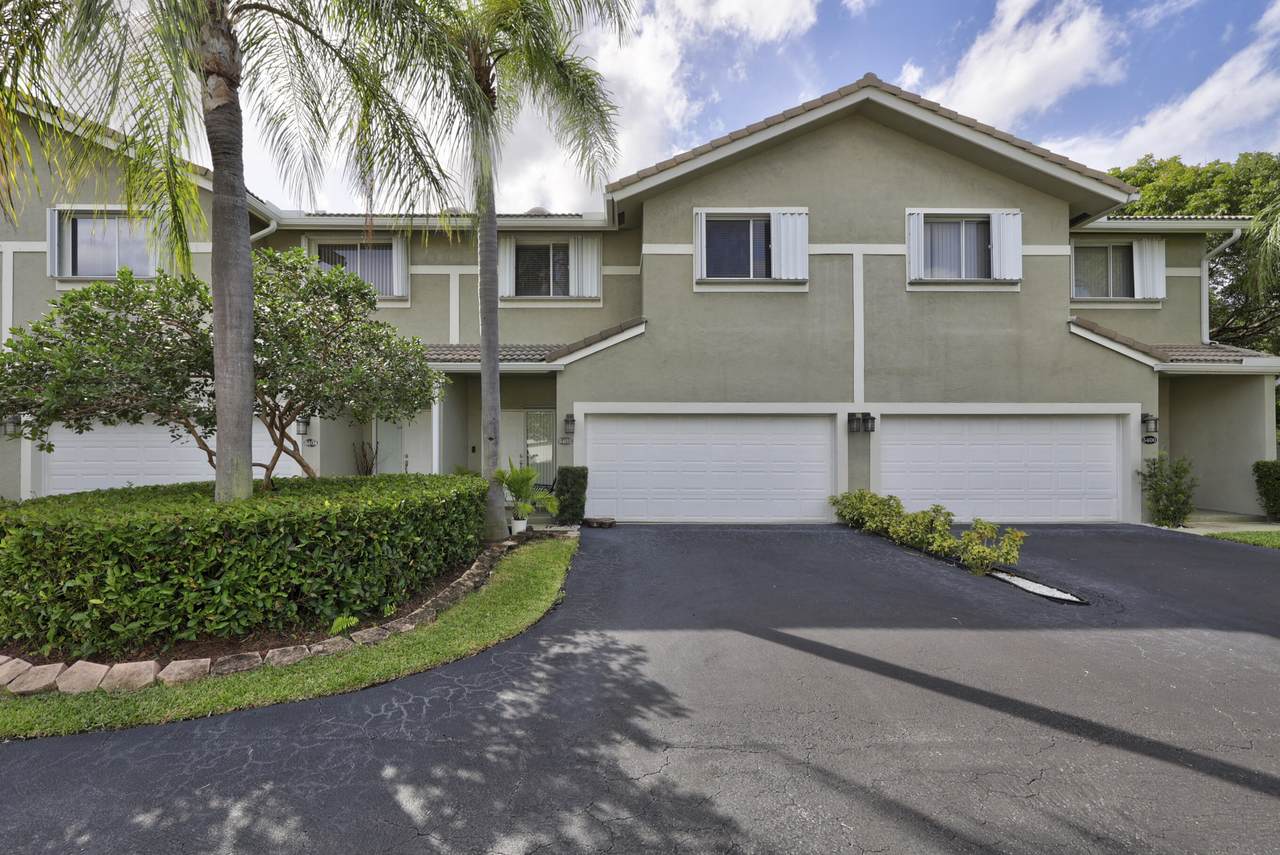 5402 Pointe Villa Drive - Photo 1
