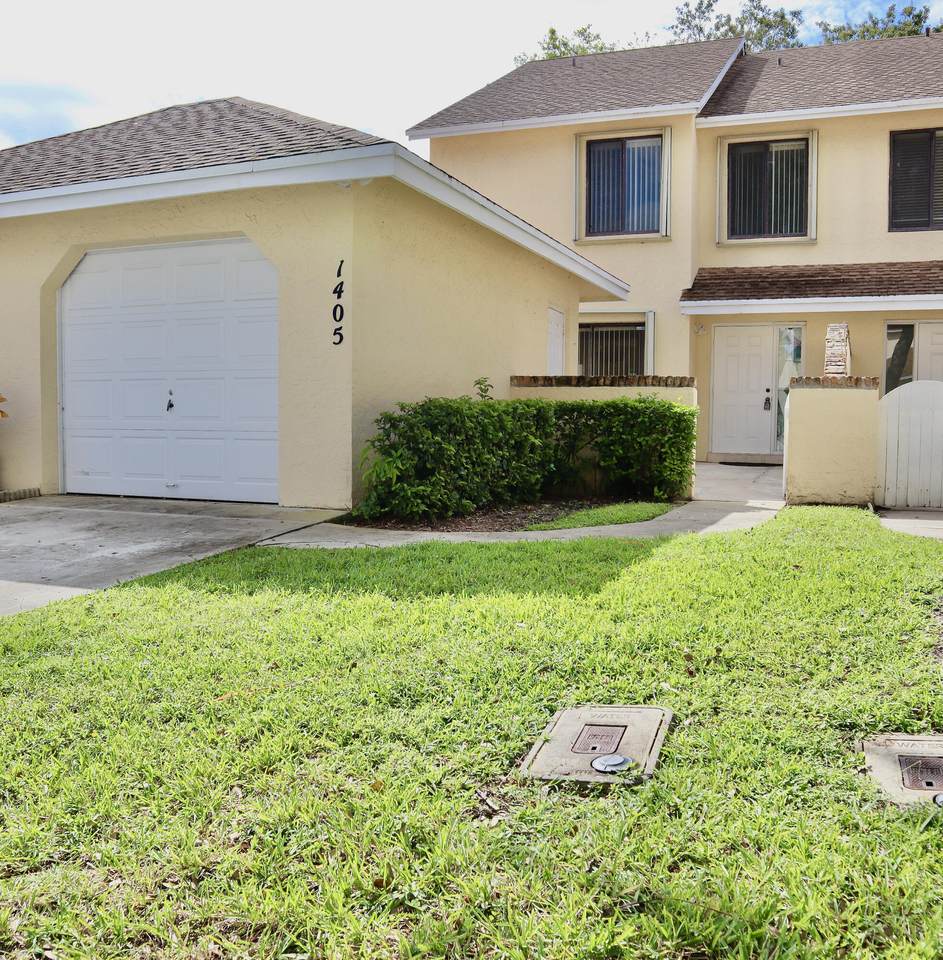 1405 Maplewood Drive - Photo 1