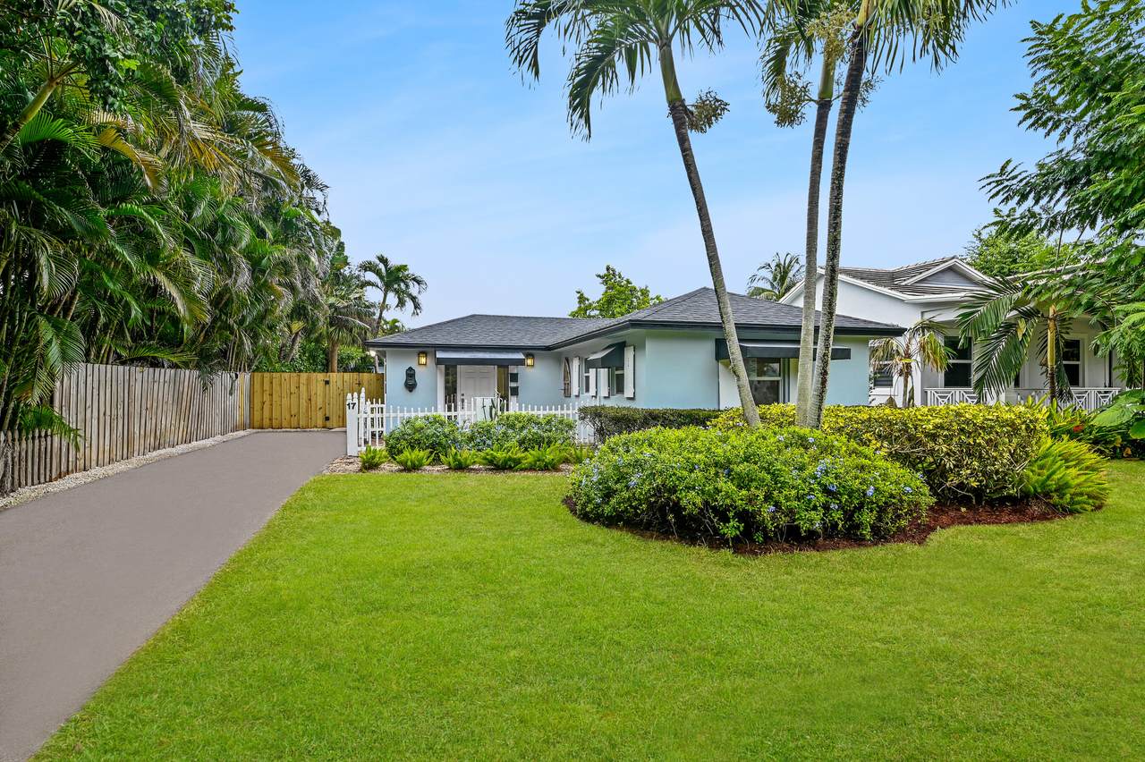 17 George Bush Boulevard - Photo 1