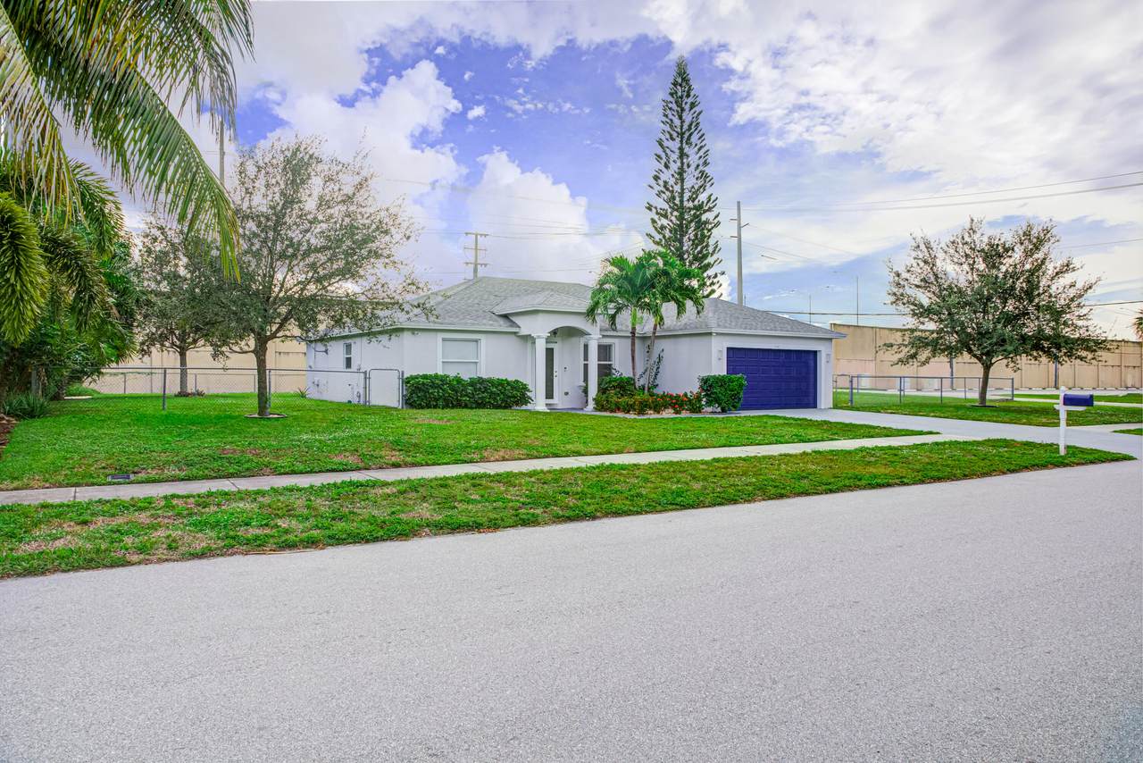 1114 Cochran Drive - Photo 1