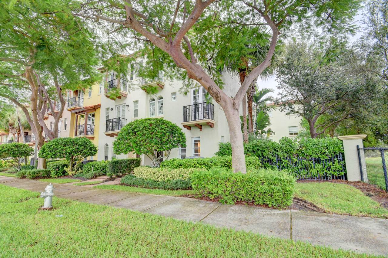 16 Via Floresta Drive - Photo 1