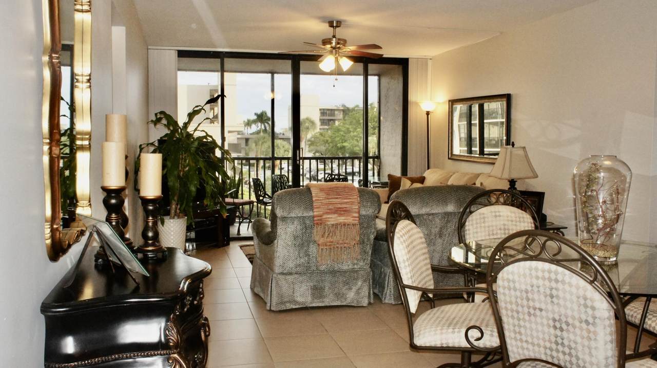 4 Royal Palm Way - Photo 1