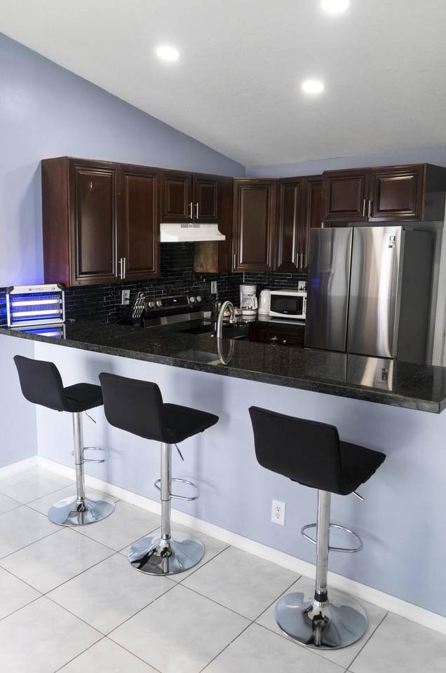 1020 8th Street - Photo 1