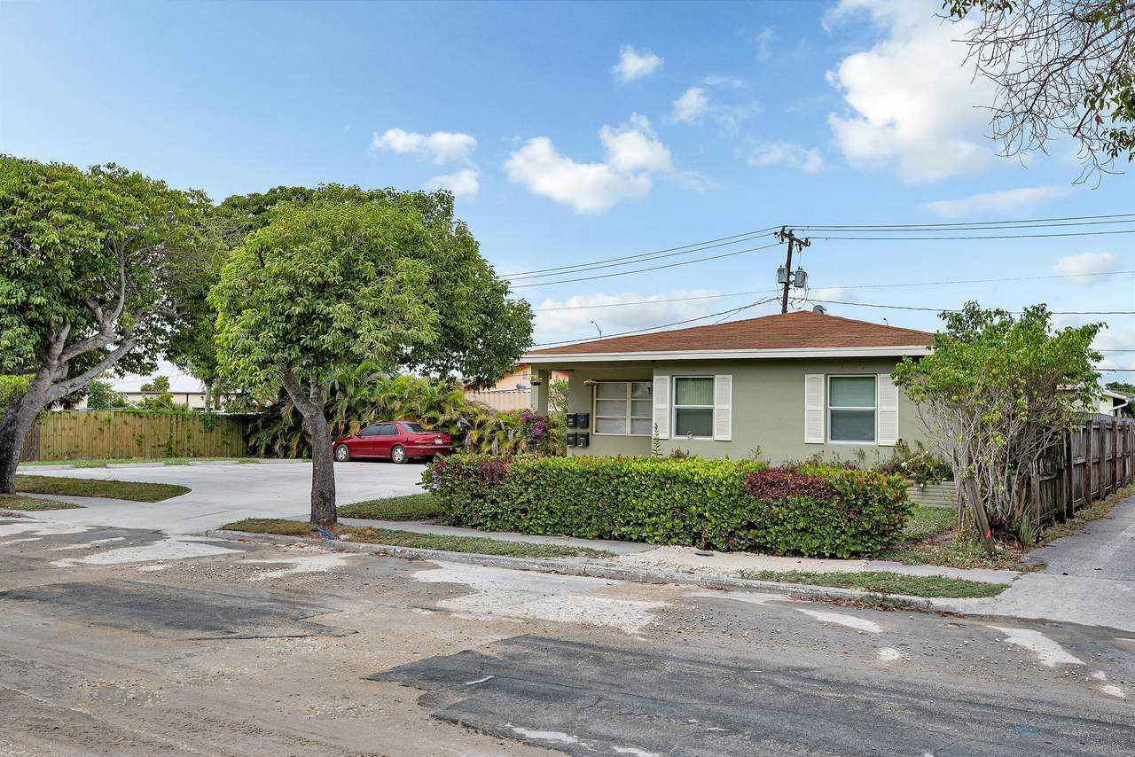 507 Nottingham Boulevard - Photo 1