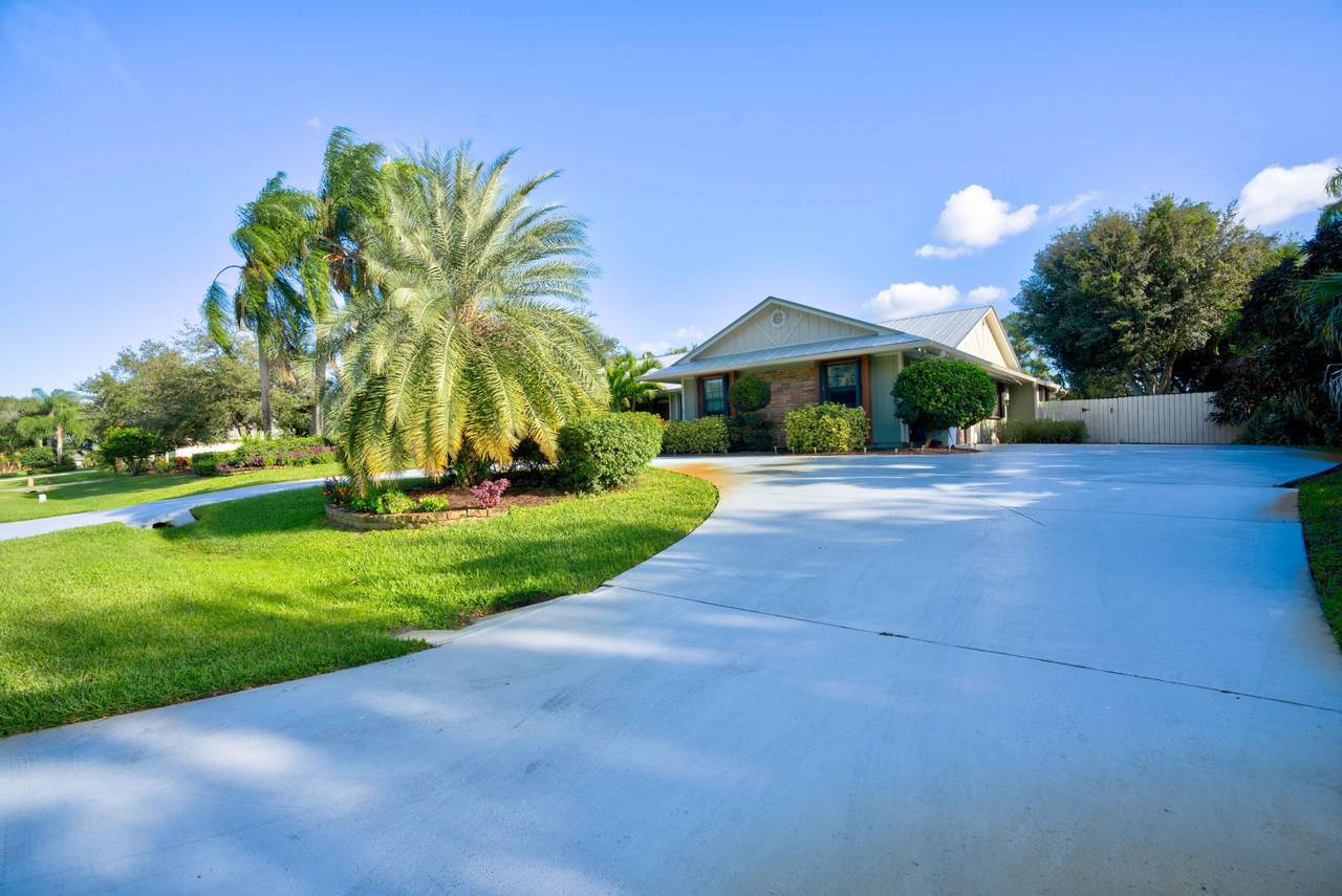 1076 Catalina Street - Photo 1