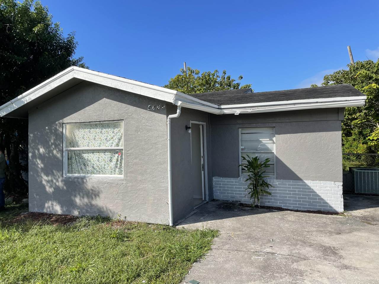 4725 30th Avenue - Photo 1