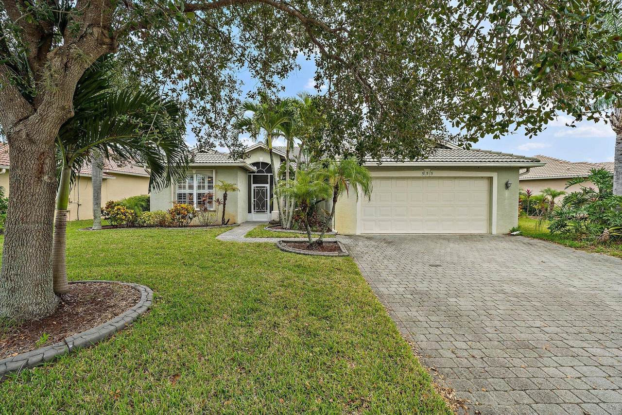 555 Waverly Circle - Photo 1