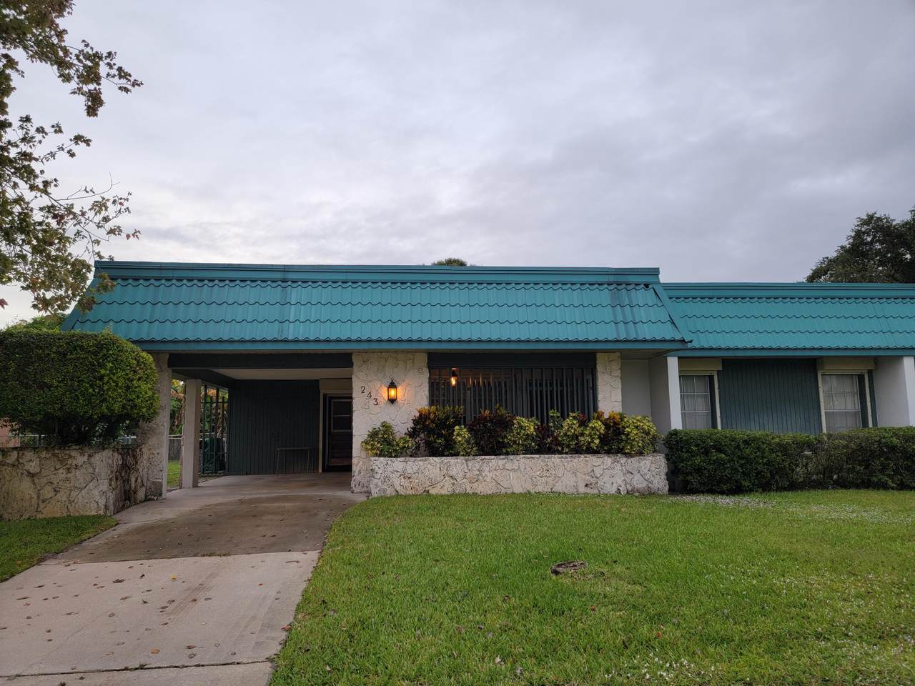 243 Floresta Drive - Photo 1