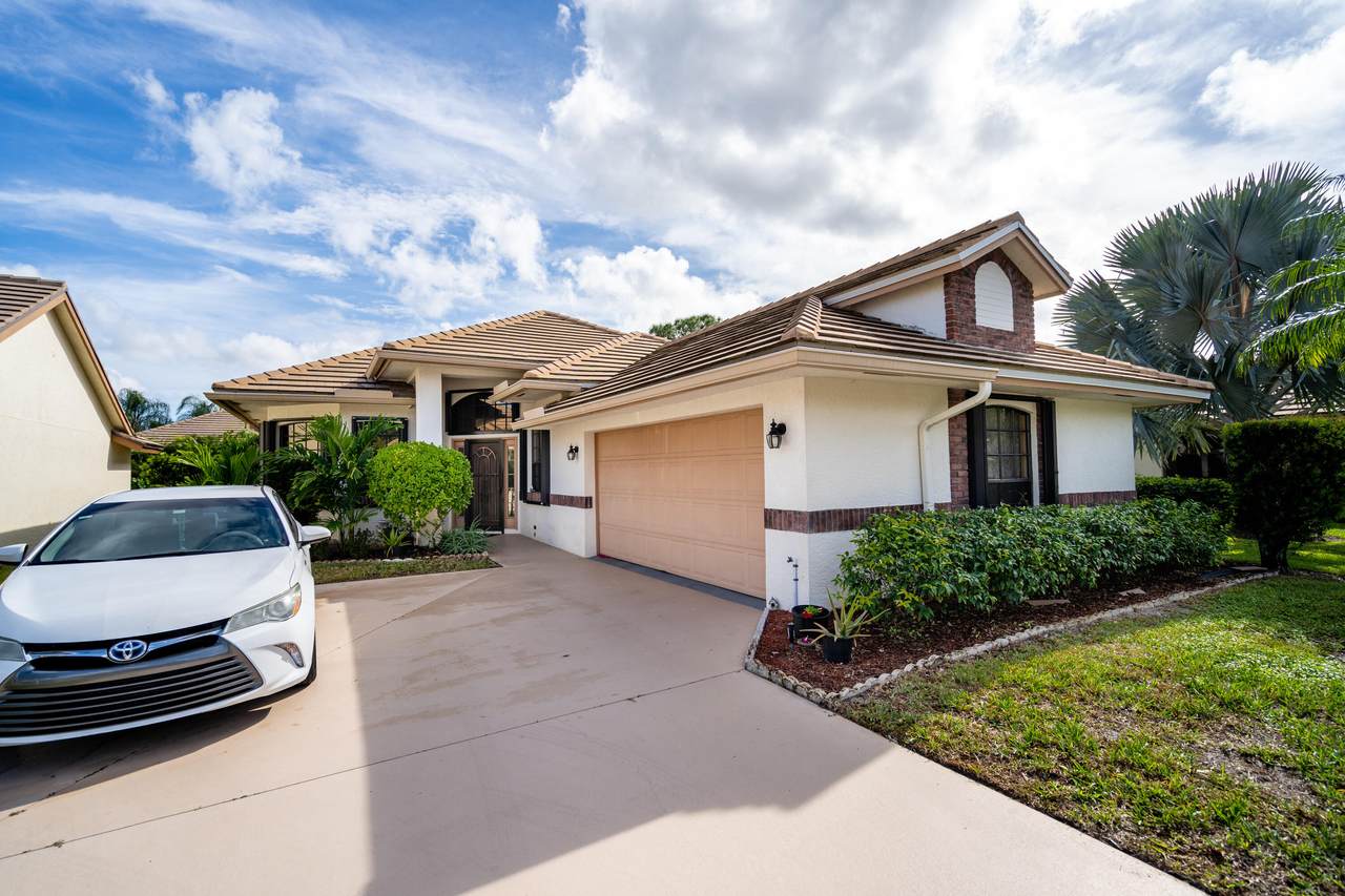 429 Monroe Drive - Photo 1