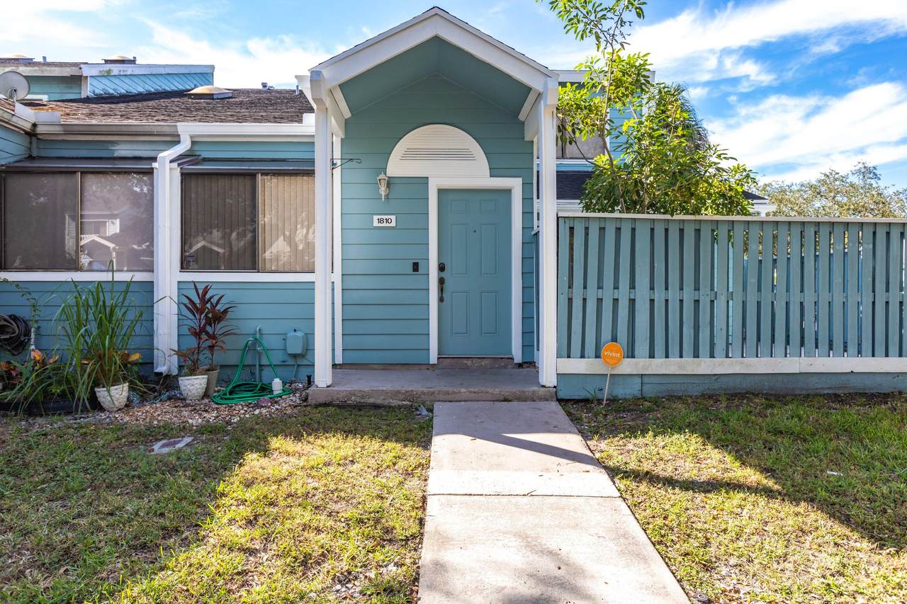 1810 Runners Way - Photo 1